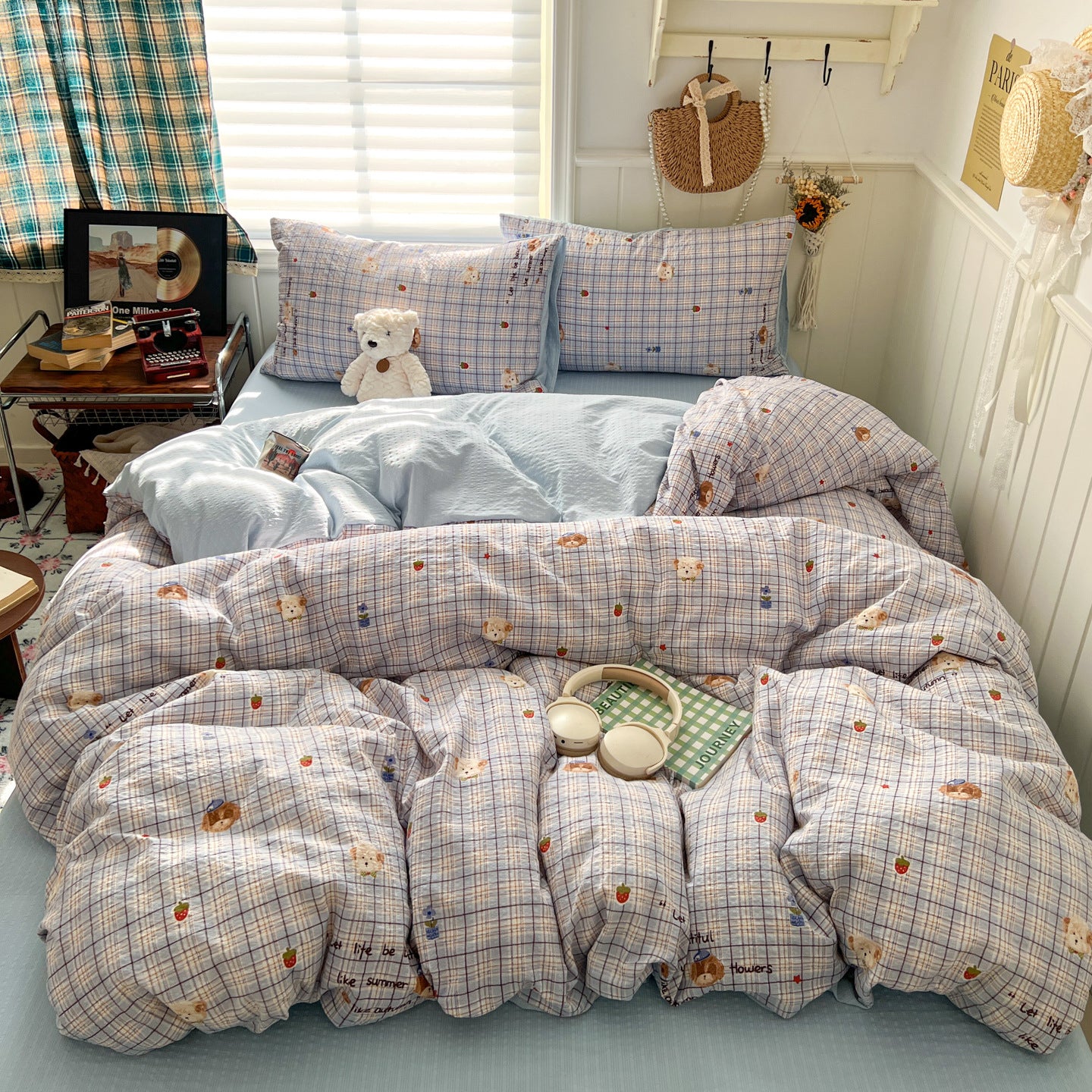 Nude-Colored Bedding Set For Mothers And Babies