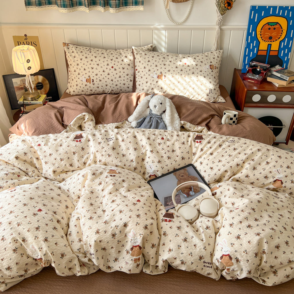 Nude-Colored Bedding Set For Mothers And Babies